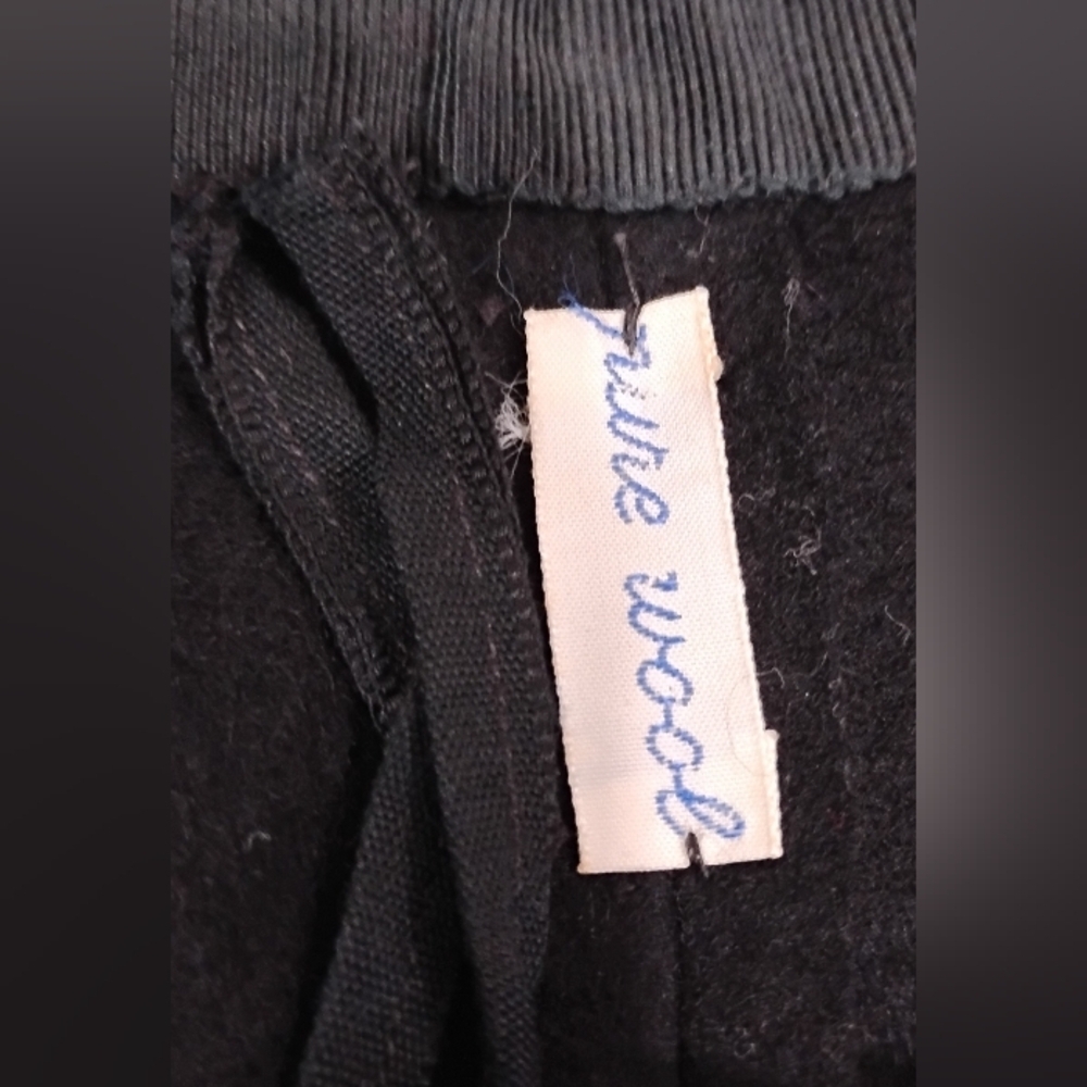 VINTAGE AUSTRIAN WOOL CIRCLE SKIRT - Picture 7 of 14